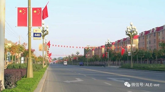 為創(chuàng)城助力！女記者變身環(huán)衛(wèi)工，體驗(yàn)掃大街的苦與累