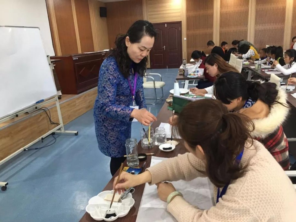 “書香阿拉爾”系列活動——阿拉爾市文化館“文化超市”公益培訓班上課啦！