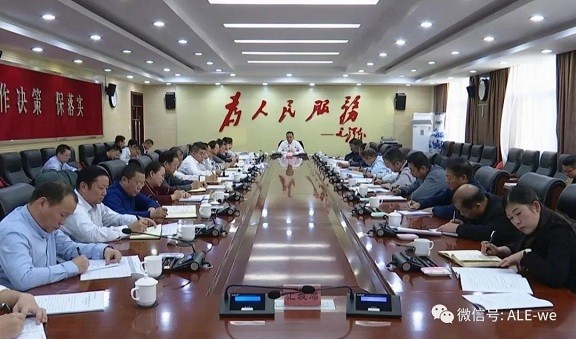 李斌主持召開師市2019年第11次行政專題會議