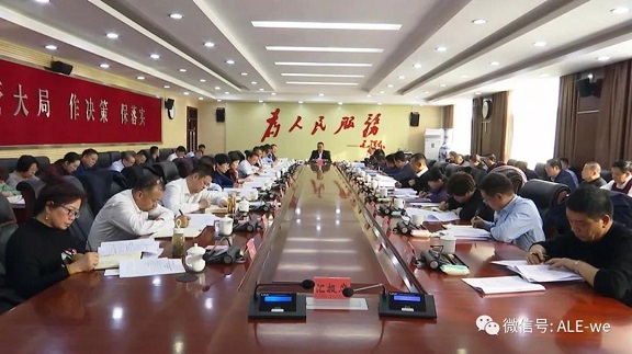 李斌主持召開師市行政常務會議