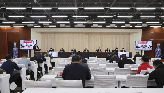 第一師阿拉爾市舉行“創城”“創區”誓師大會