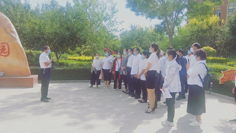 南公園社區(qū)黨總支開(kāi)展對(duì)黨忠誠(chéng)專題教育活動(dòng)