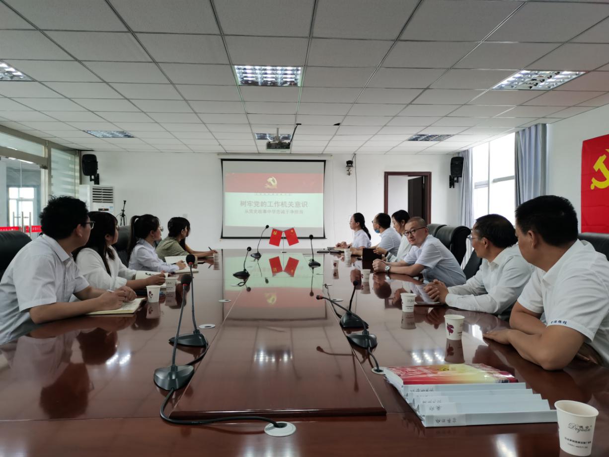 深入企業(yè)上黨課&nbsp;&nbsp;細(xì)心聆聽(tīng)收獲多