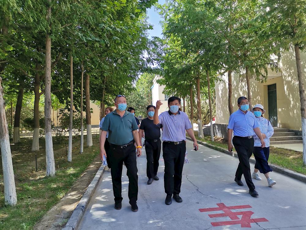 國禮書法家鄭文彬蒞臨阿拉爾文化助力師市國家森林城市創(chuàng)建
