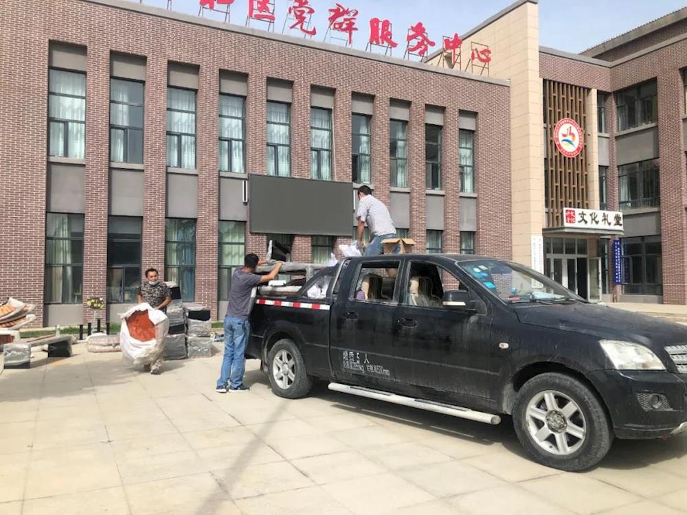 安裝“愛心桌椅”、照明燈，提升居民幸福感