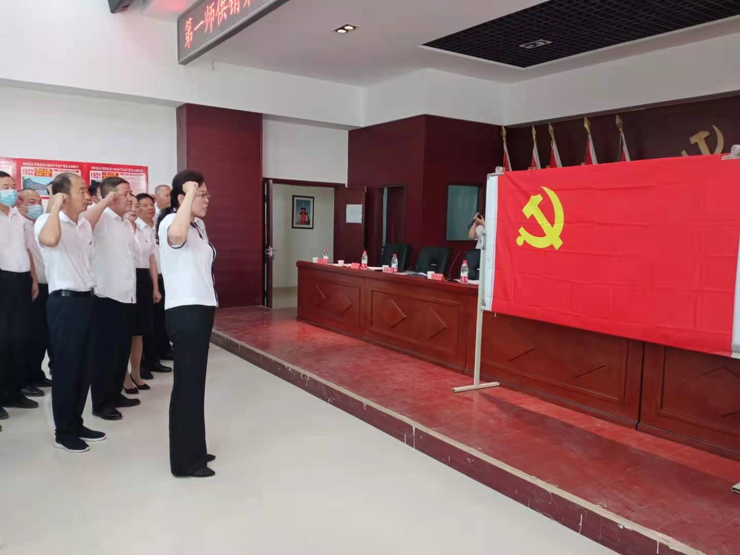 一師供銷（集團）公司開展慶祝中國共產黨成立100周年大會暨“兩優一先”表彰大會