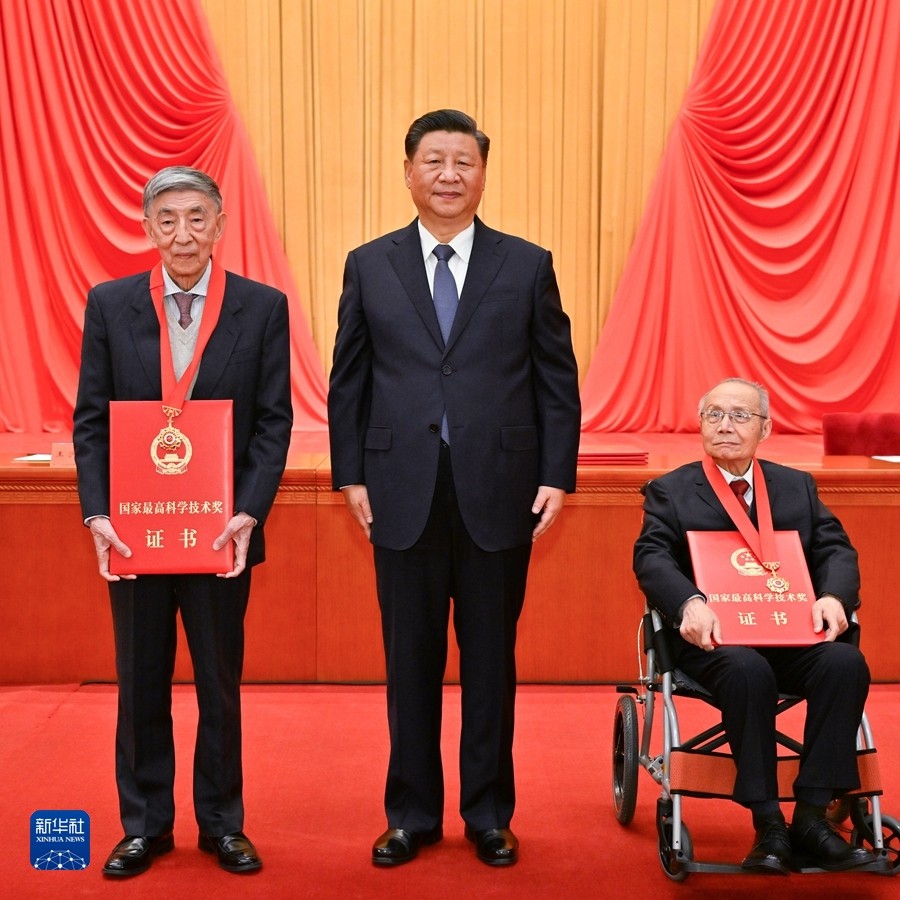 中共中央國務院隆重舉行國家科學技術獎勵大會 習近平出席大會并為最高獎獲得者等頒獎 李克強講話 王滬寧出席 韓正主持