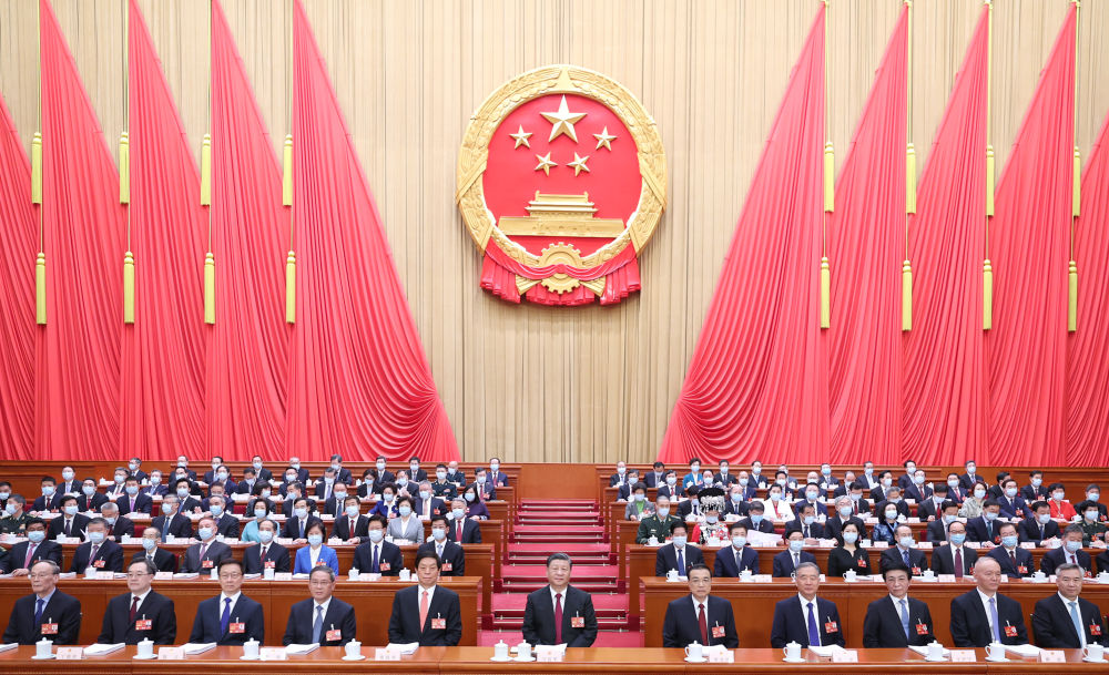 十四屆全國人大一次會議在京開幕 習近平等在主席臺就座