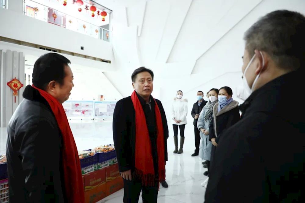肖勇看望慰問春節期間一線工作人員