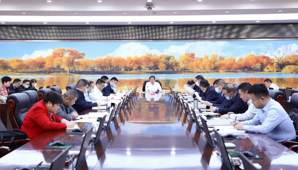 肖勇主持召開師市2023年第1次行政常務會議