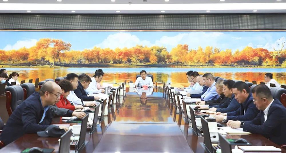 肖勇主持召開師市2023年第2次行政常務會議