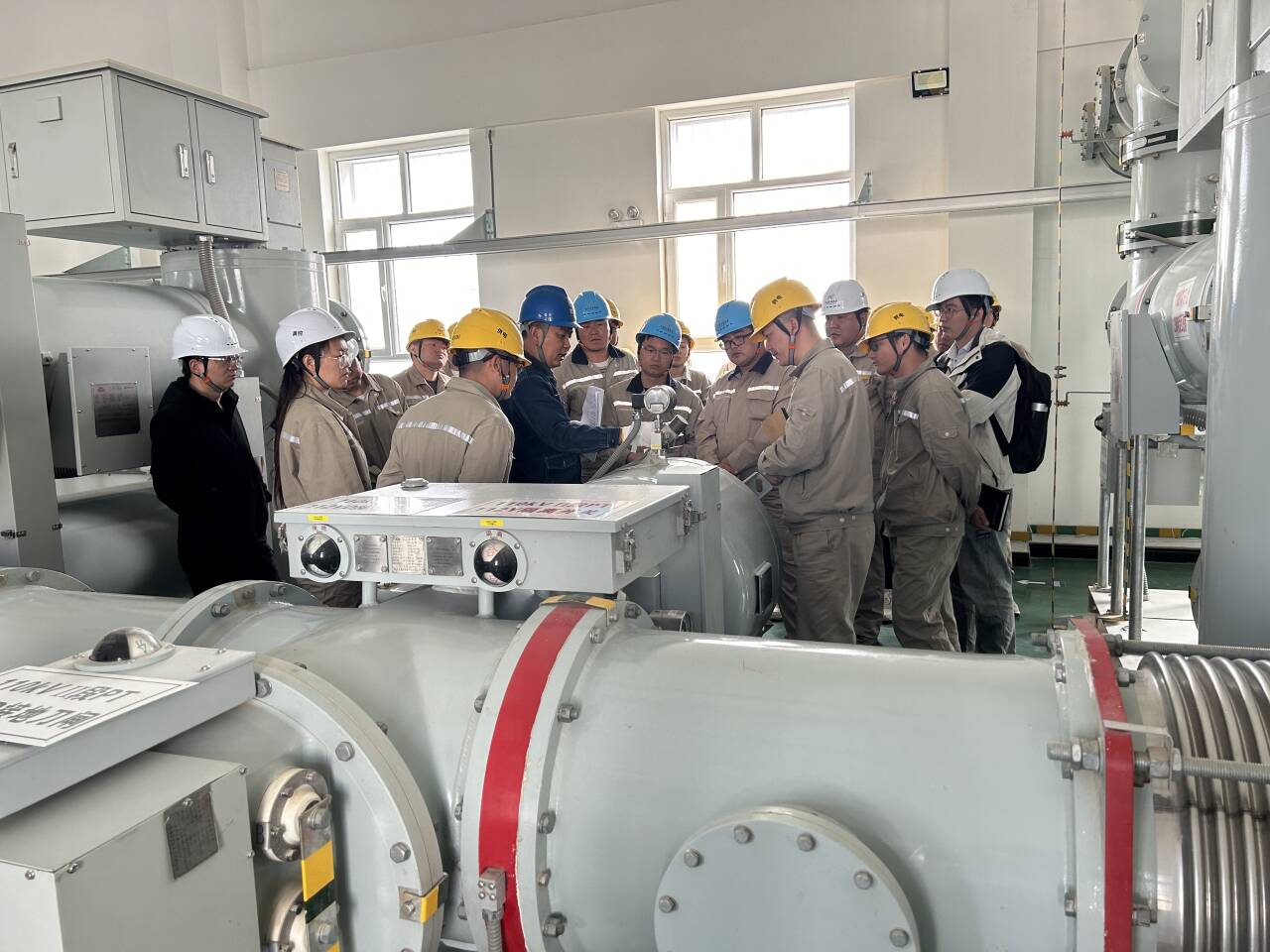 強弱項 補短板——南疆能源集團開展GIS設備專項培訓