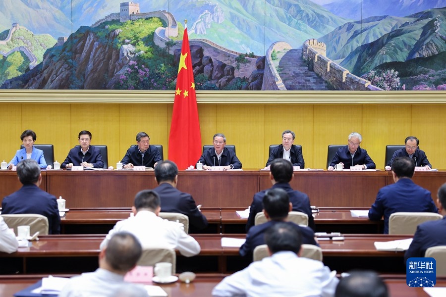 李強在支持“兩重”建設部署動員視頻會議上強調 高質量做好支持“兩重”建設各項工作 為推進中國式現代化提供有力支撐 丁薛祥主持會議