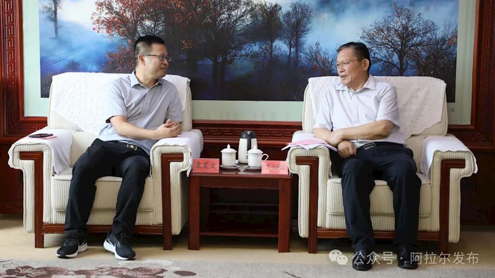 師市黨委書記、政委丁翊強會見浙江中國輕紡城客人