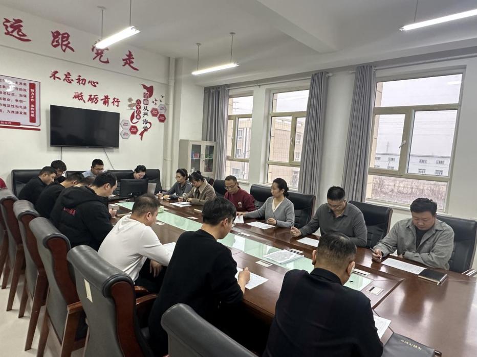 加厚地膜助力春耕  第一師農資公司保耕備耕在行動