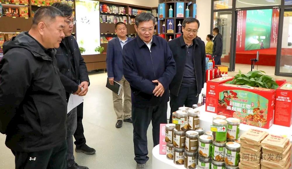 師市黨委書記、政委丁翊強調研農業生產工作